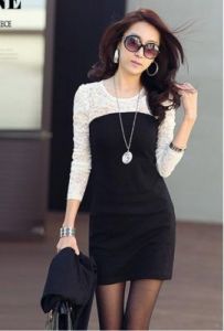 Elegancka Biało-Czarna  Sukienka Mini z Koronkowymi Detalami