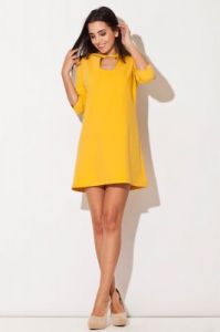Żółta Trapezowa Sukienka z Ozdobnym Zapieciem przy Dekolcie