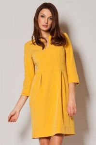 Żółta Elegancka Sukienka z Rozcięciem przy Dekolcie